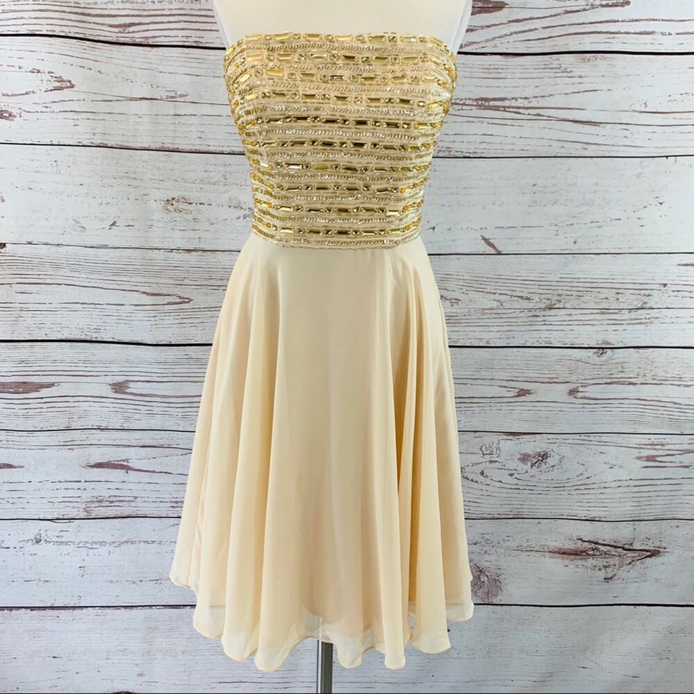 Xscape beaded strapless corset style laces sheer